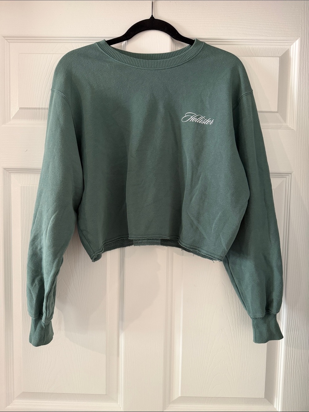 Hollister Cropped Crewneck Sweatshirt in Sage Green
